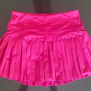 Gold Hinge pleated tennis skirt